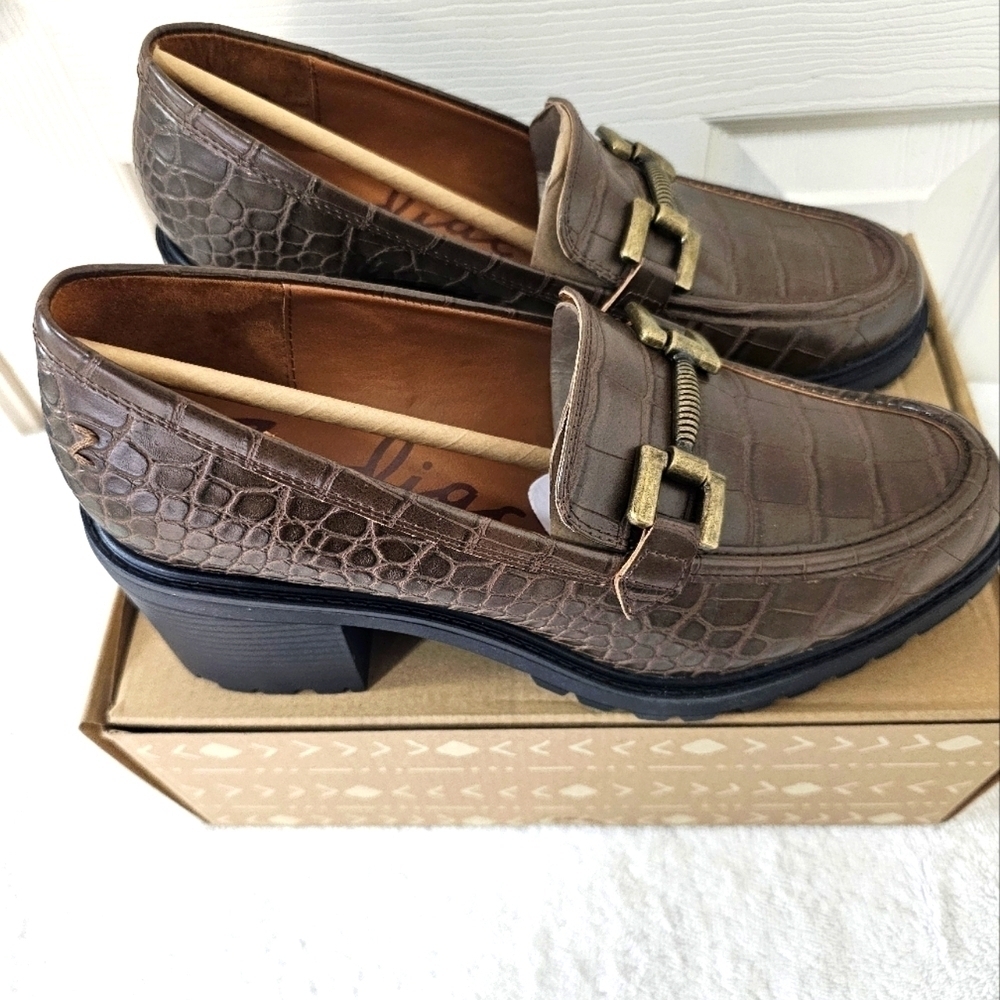 NWT Zodiac Gemma Loafer Pump w Antique Metal Bit 2 1/4" heel Caramel Croc 10M